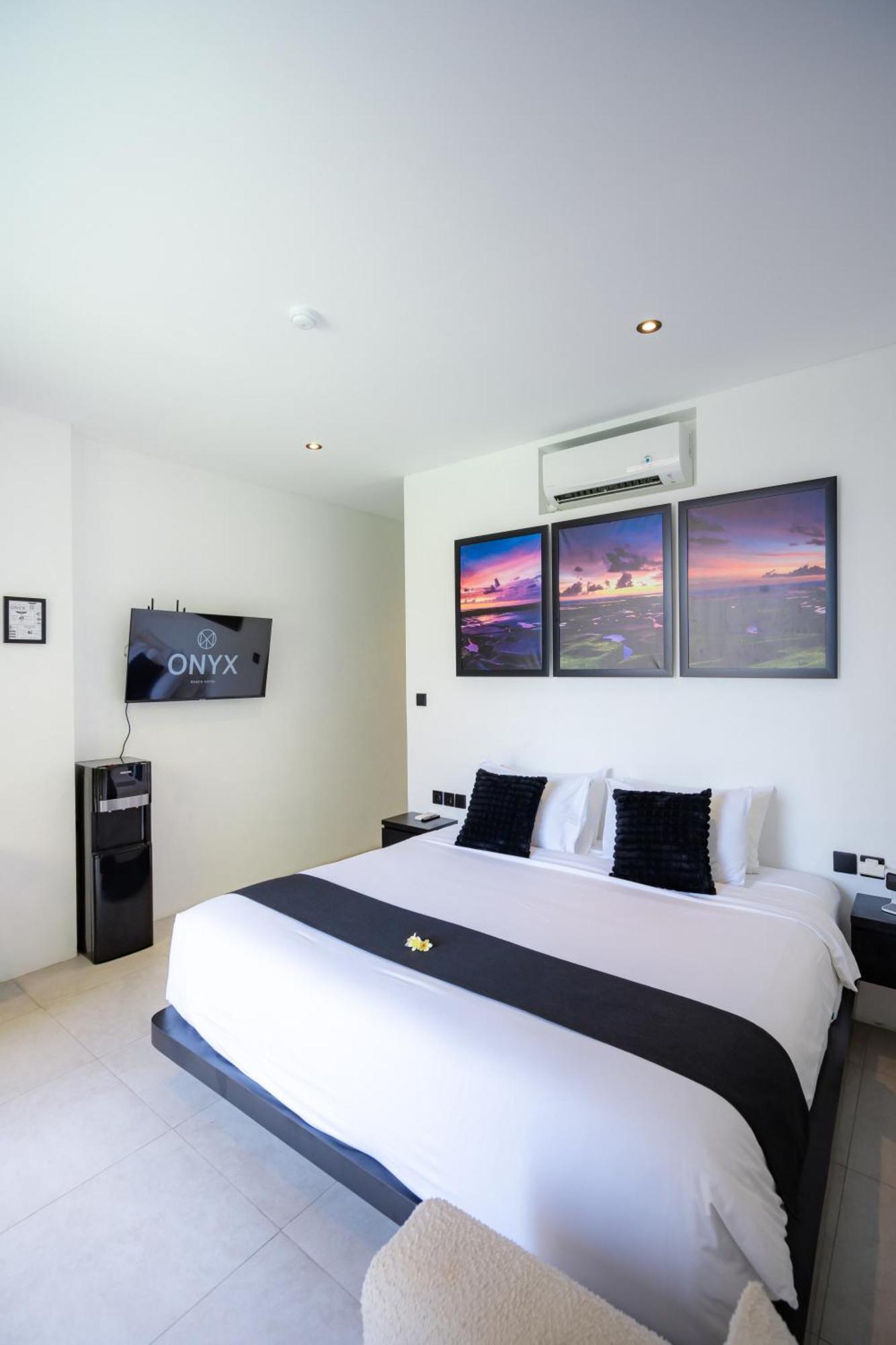 Onyx Beach Hotel Canggu Buitenkant foto