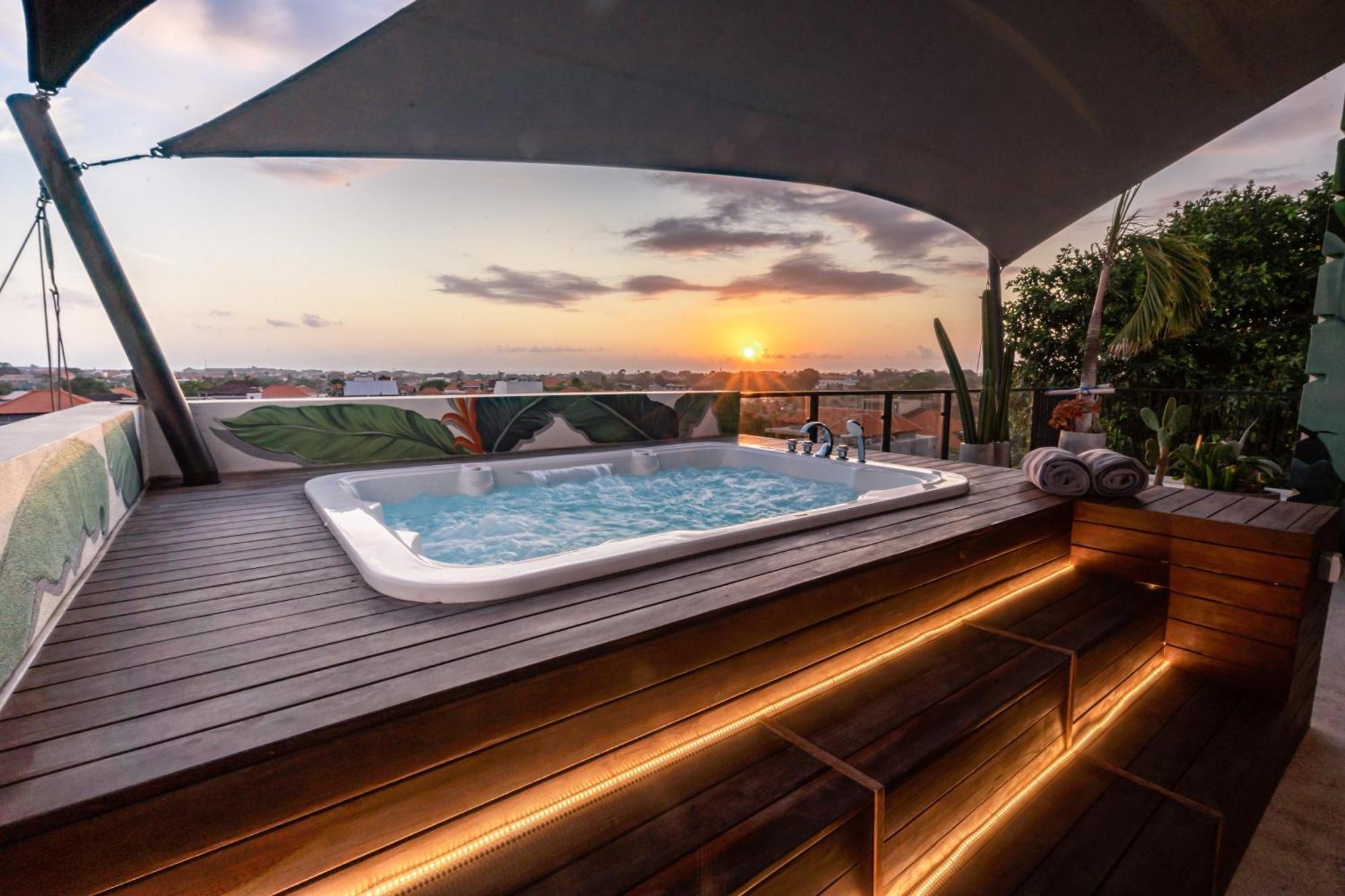 Onyx Beach Hotel Canggu Buitenkant foto