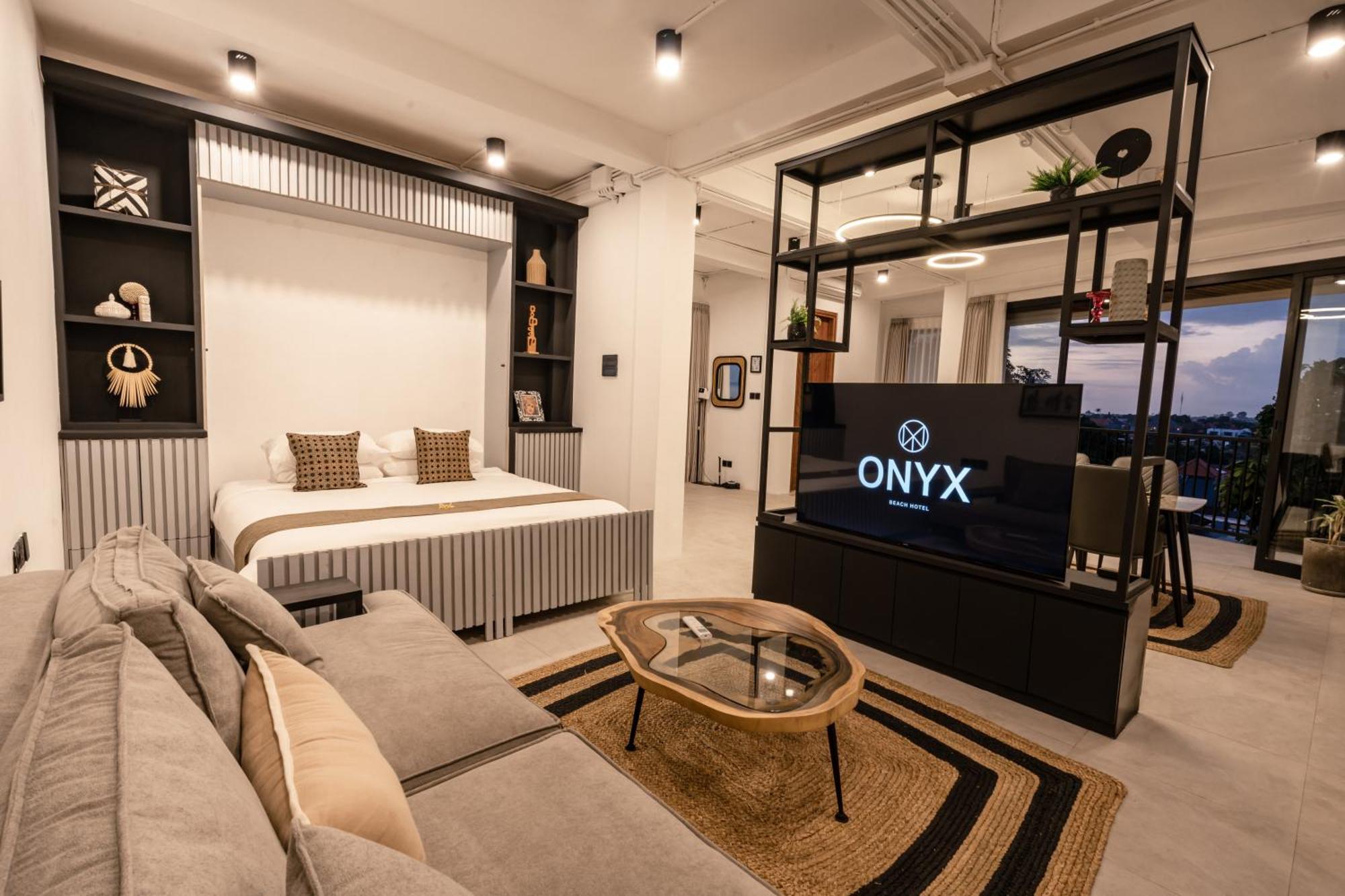 Onyx Beach Hotel Canggu Buitenkant foto
