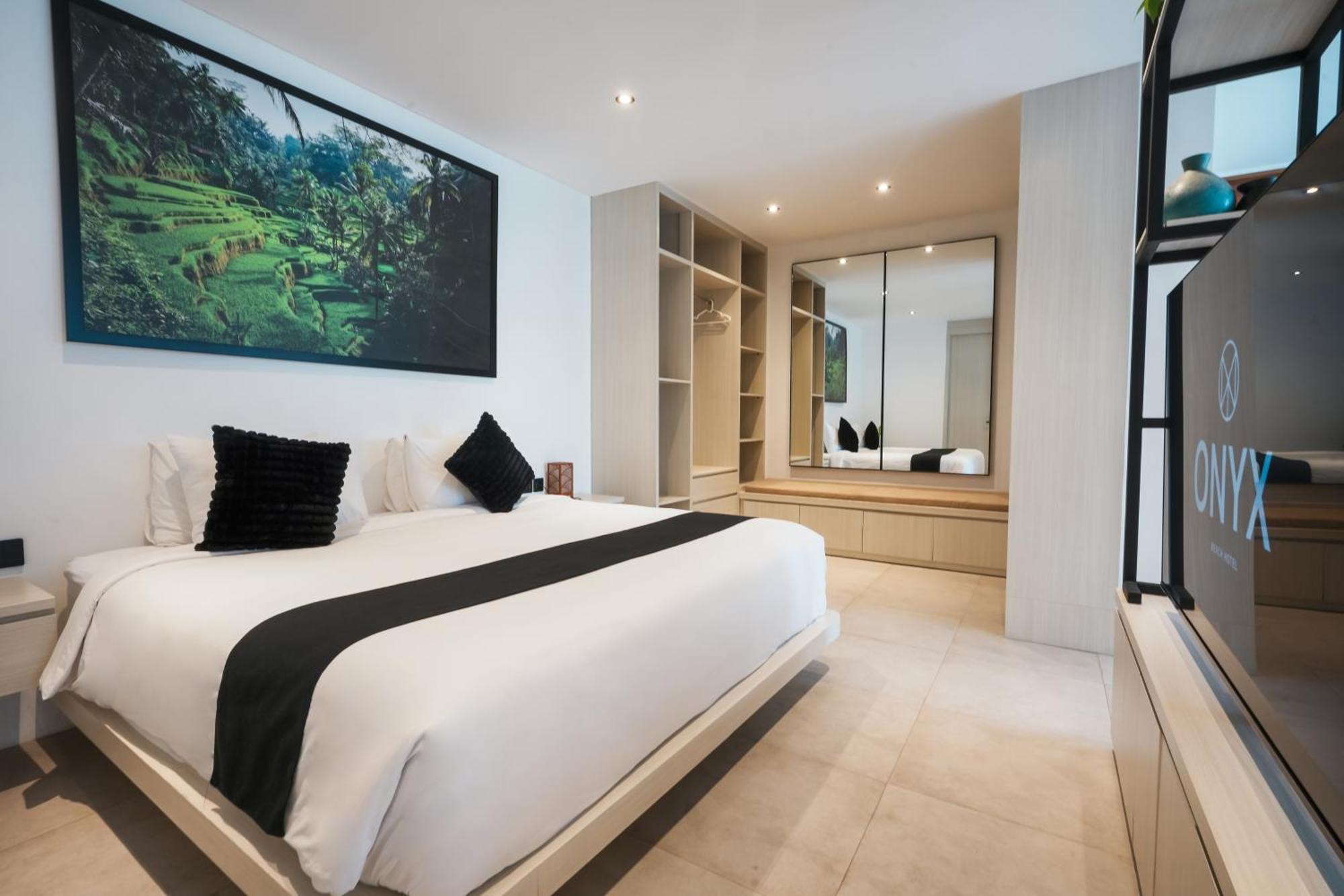 Onyx Beach Hotel Canggu Buitenkant foto