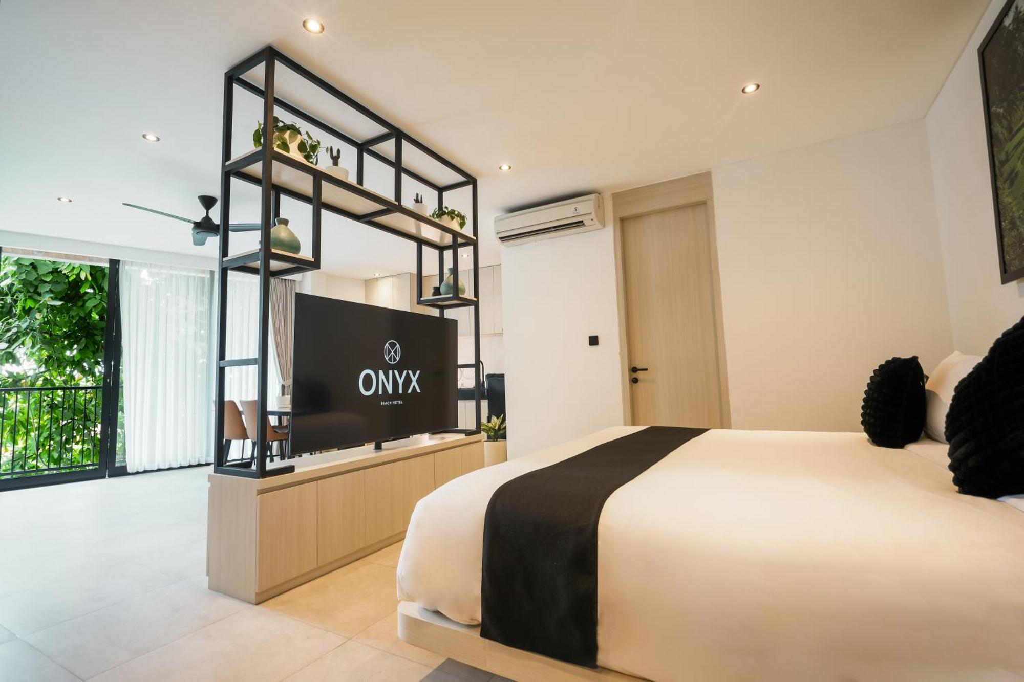 Onyx Beach Hotel Canggu Buitenkant foto