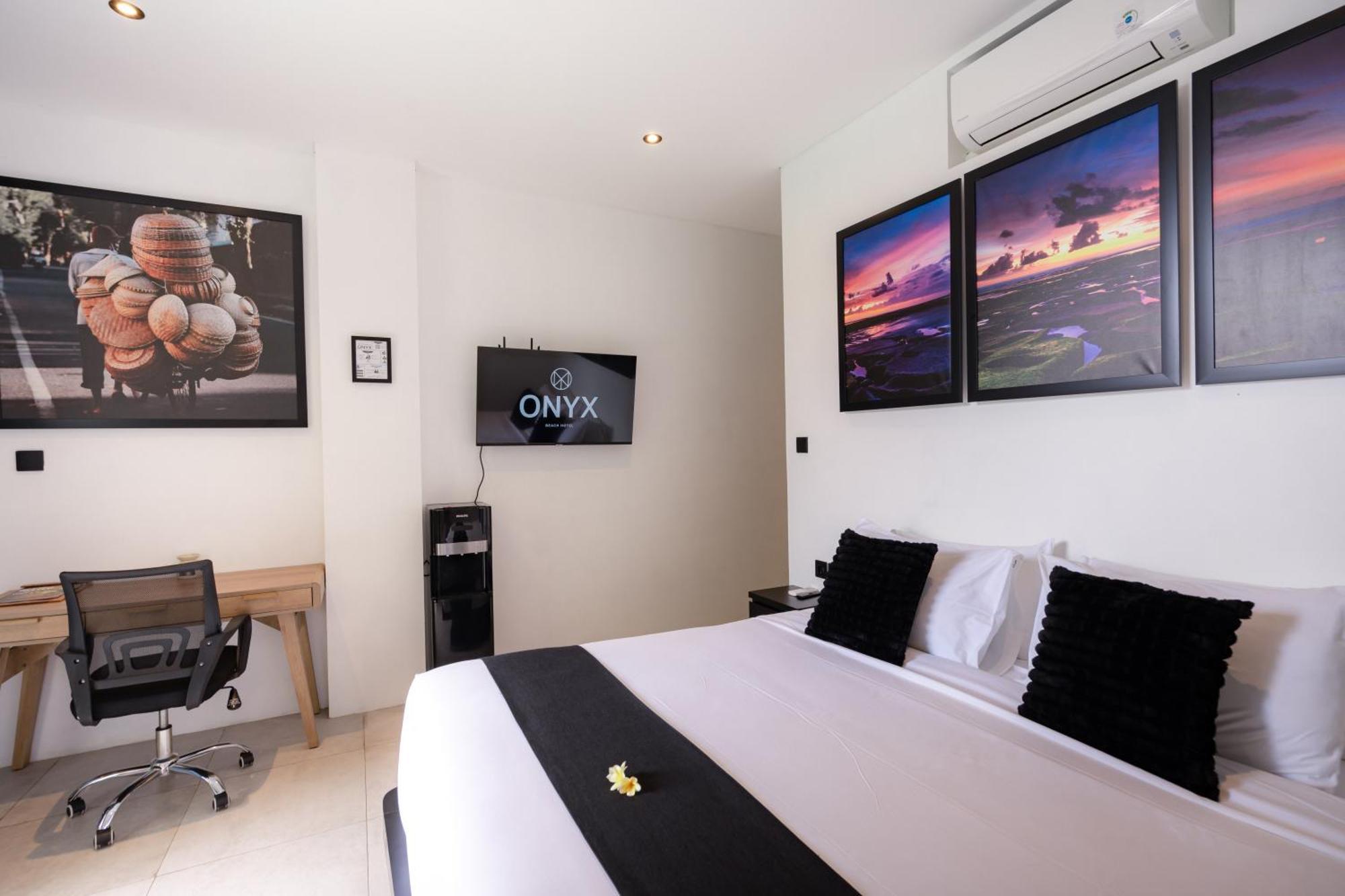 Onyx Beach Hotel Canggu Buitenkant foto