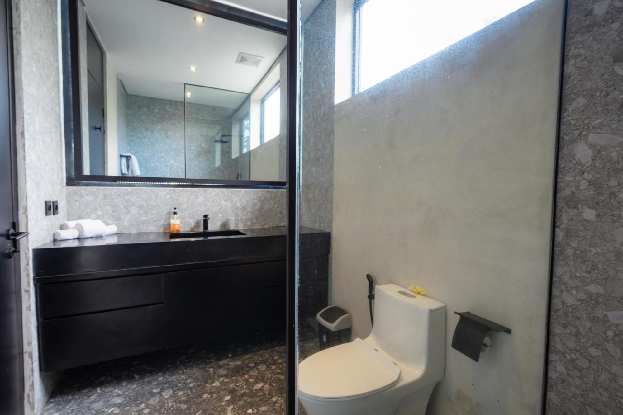Onyx Beach Hotel Canggu Buitenkant foto