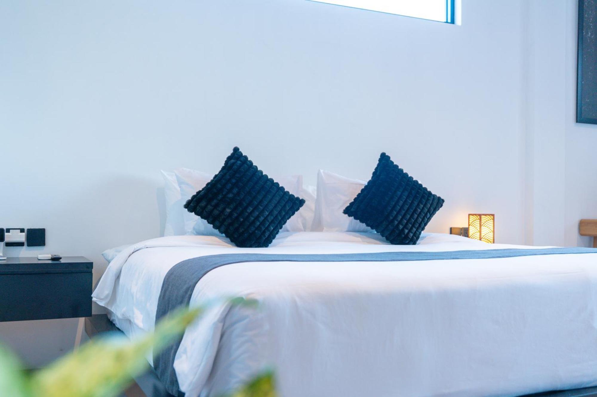 Onyx Beach Hotel Canggu Buitenkant foto