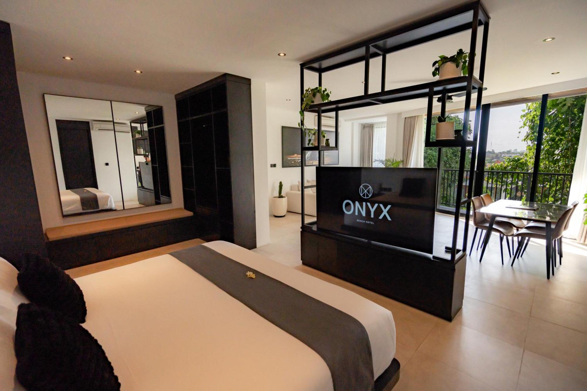 Onyx Beach Hotel Canggu Buitenkant foto