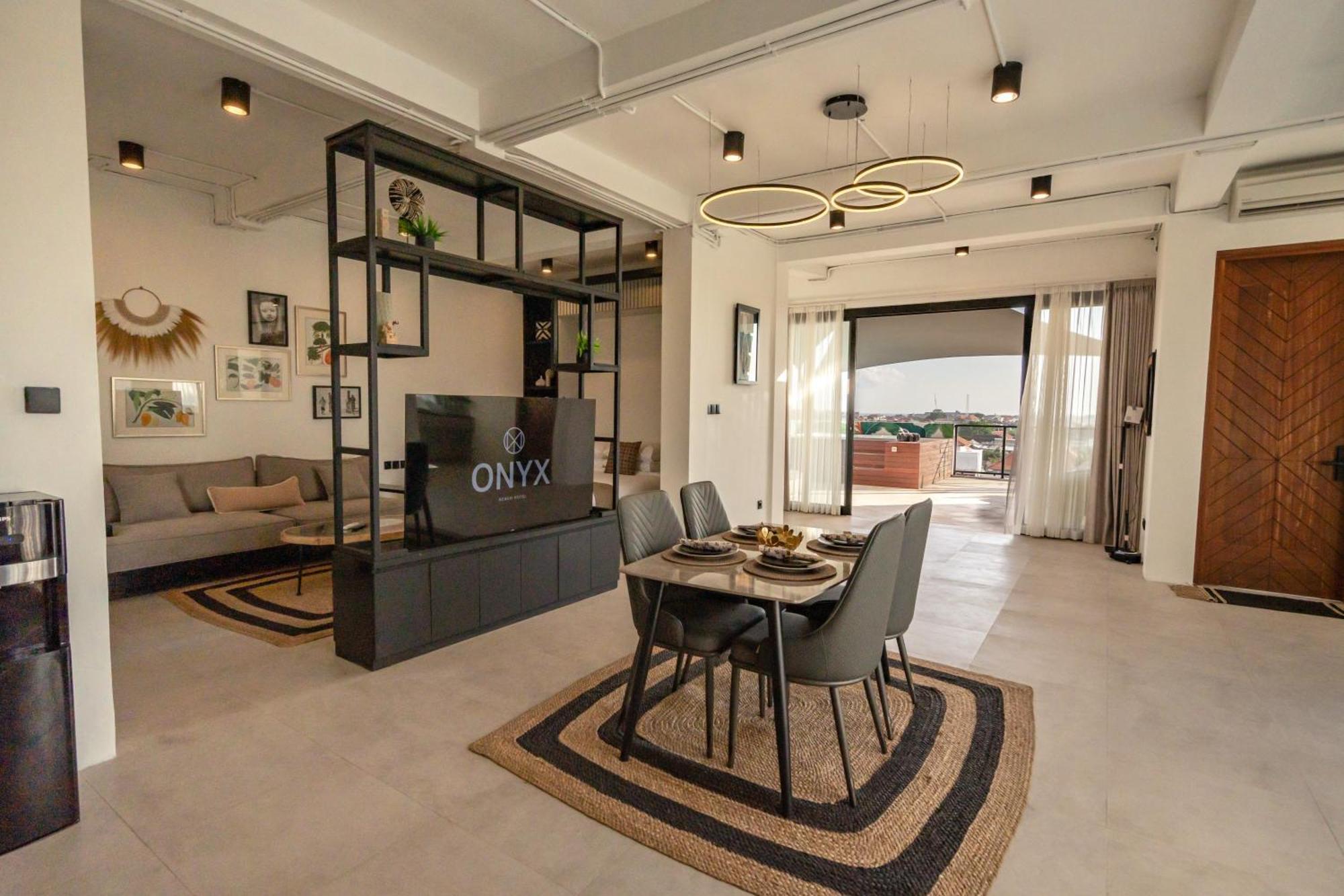 Onyx Beach Hotel Canggu Buitenkant foto